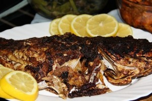 gegrillter fisch mit zitrone